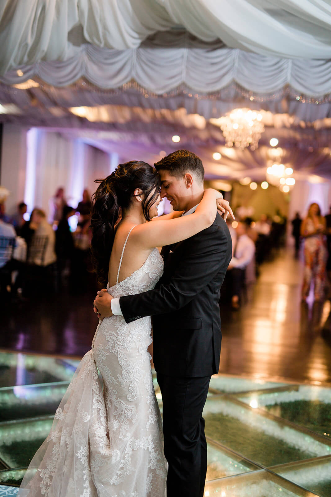 wedding reception, dance, bride and groom, slow dance